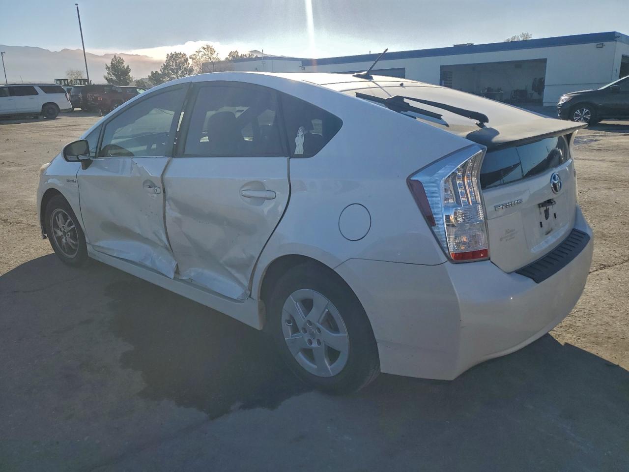 2011 TOYOTA PRIUS photo 2
