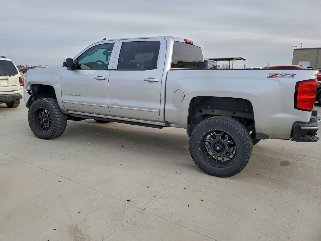 2017 CHEVROLET SILVERADO K1500 LT photo 3