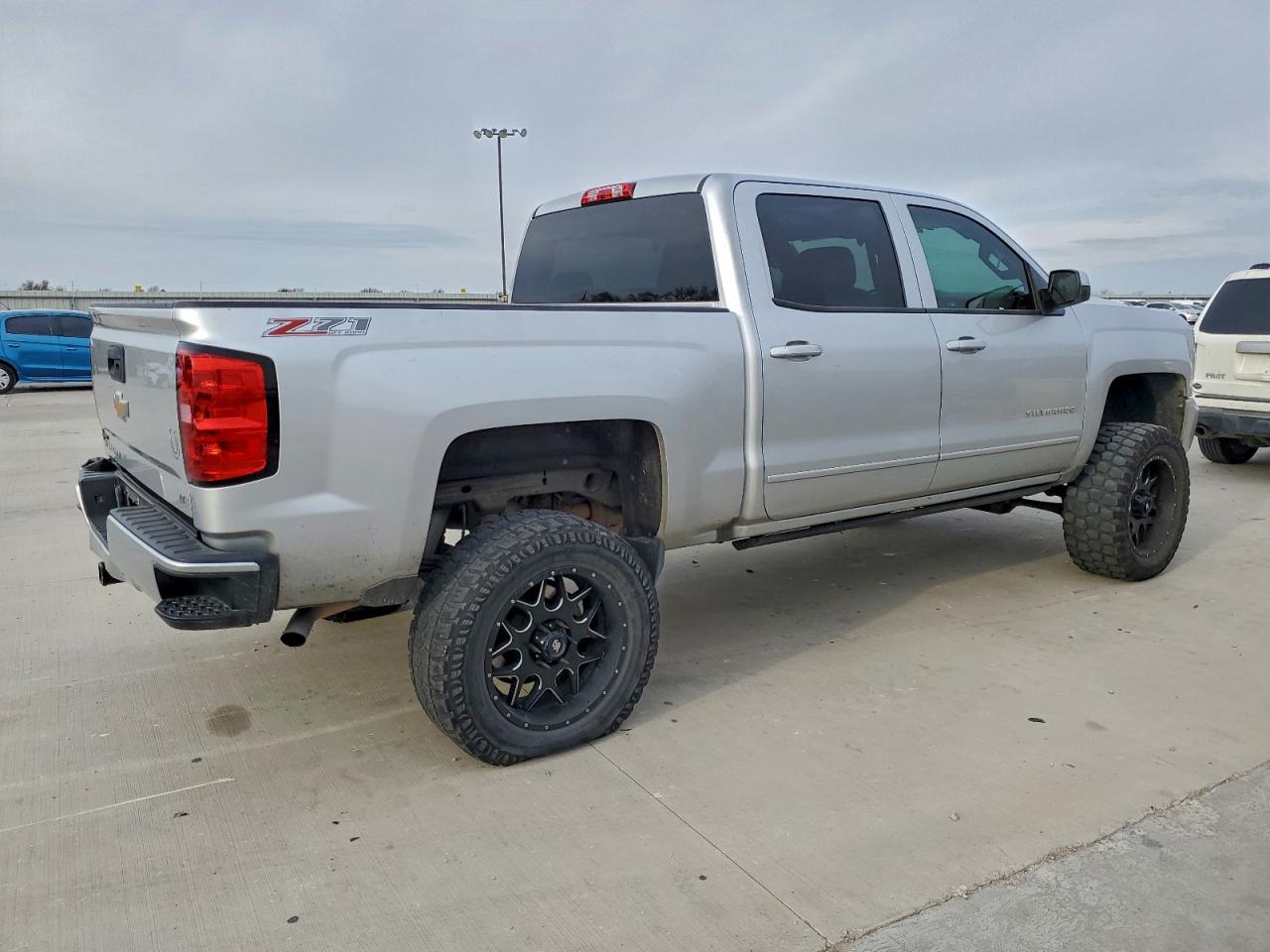 2017 CHEVROLET SILVERADO K1500 LT photo 5