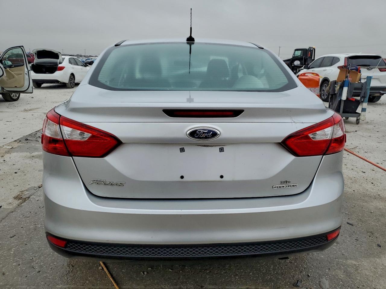 2014 FORD FOCUS SE photo 6