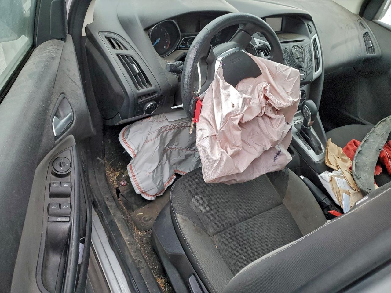 2014 FORD FOCUS SE photo 8