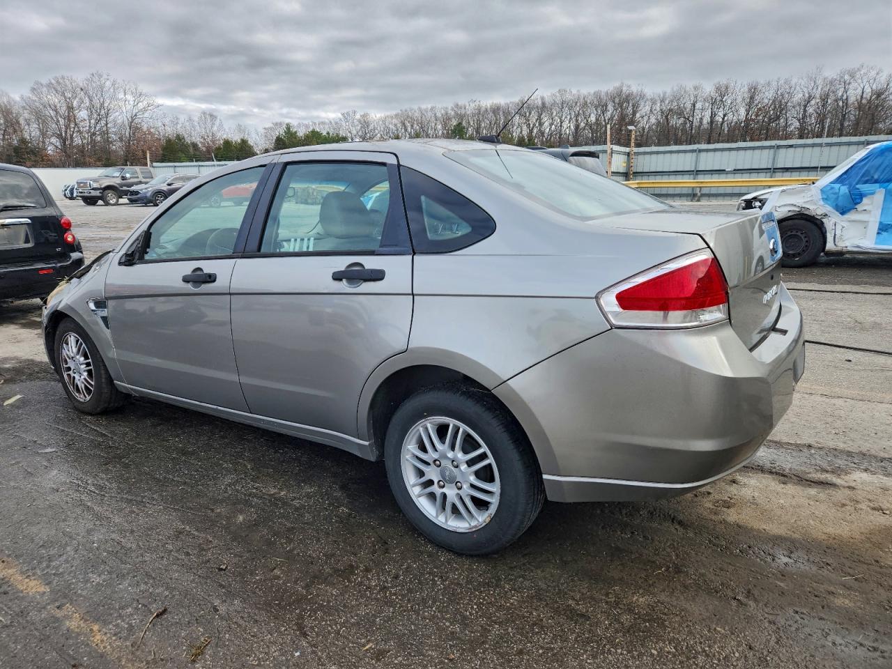 2008 FORD FOCUS SE photo 2