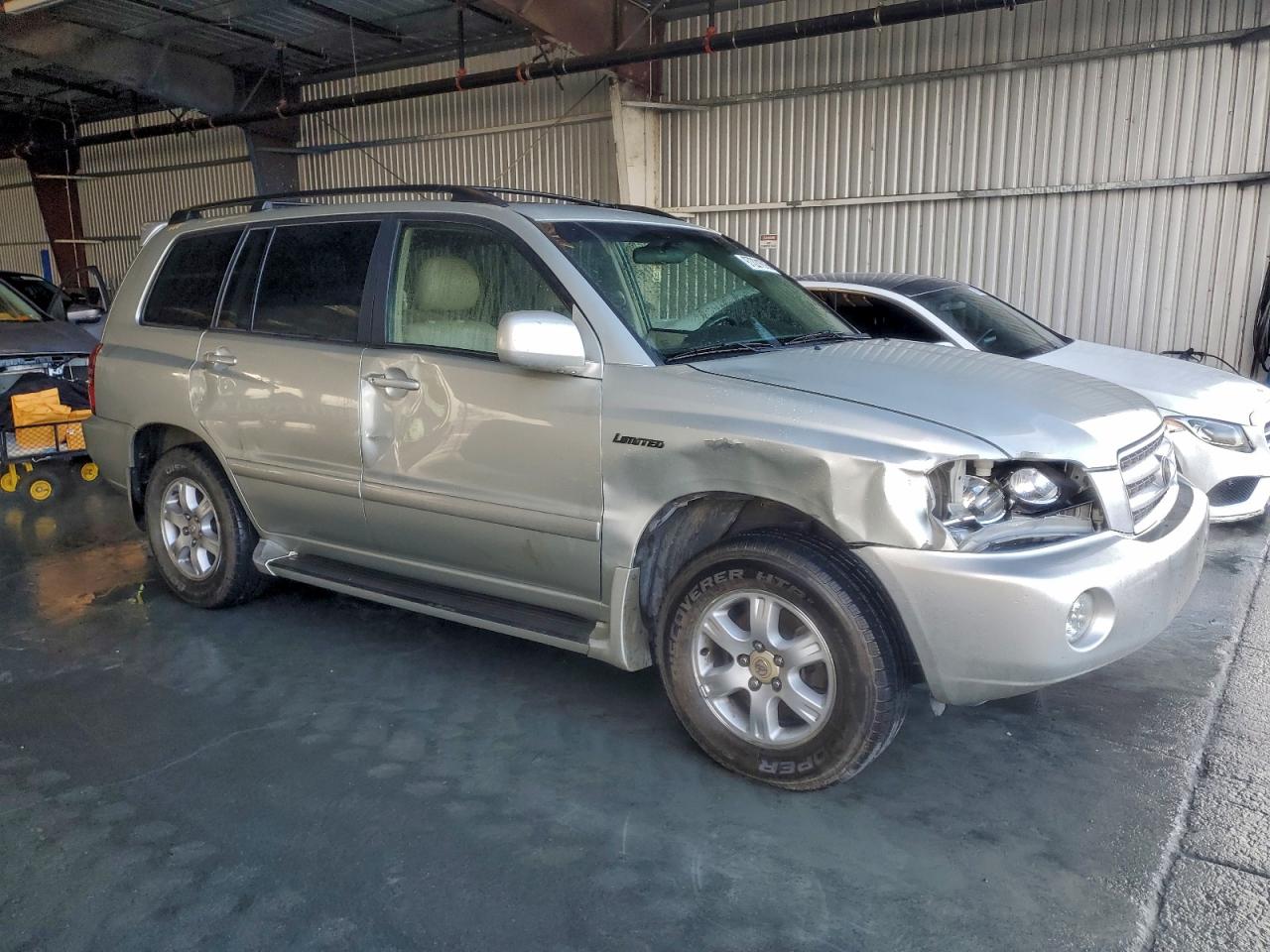 2003 TOYOTA HIGHLANDER LIMITED photo 4