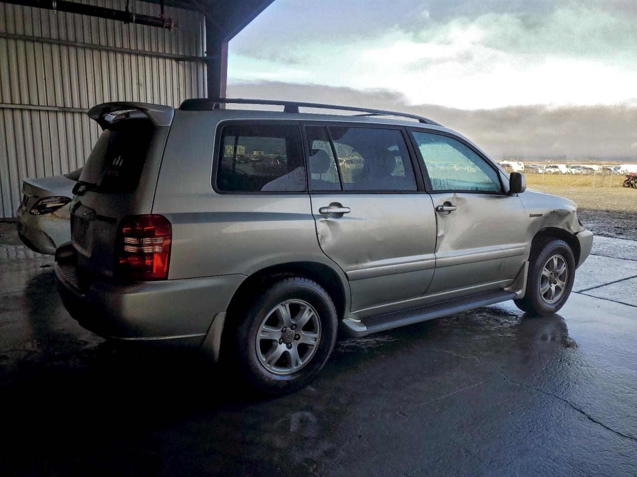 2003 TOYOTA HIGHLANDER LIMITED photo 3