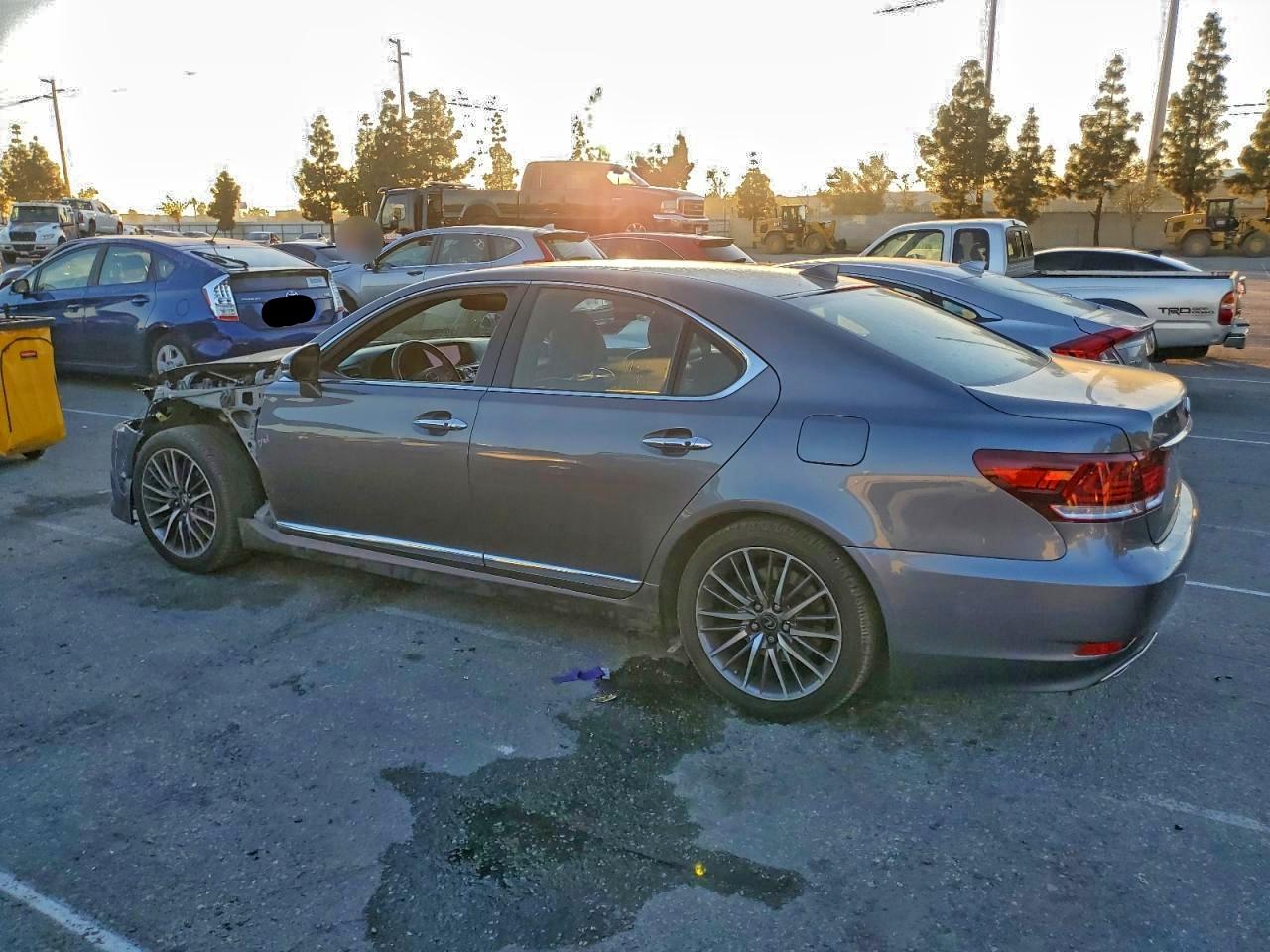 2014 LEXUS LS 460 photo 2