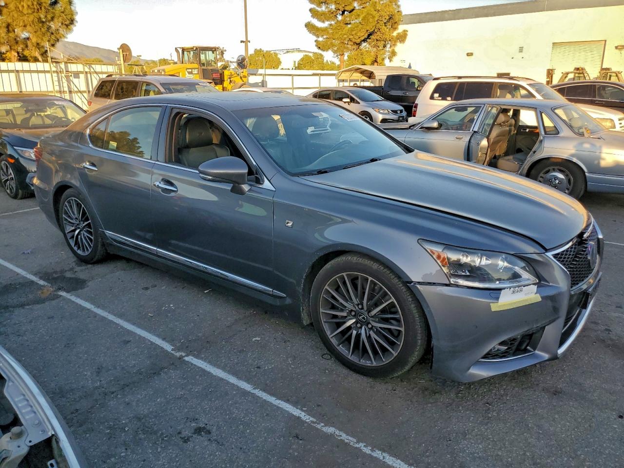2014 LEXUS LS 460 photo 4