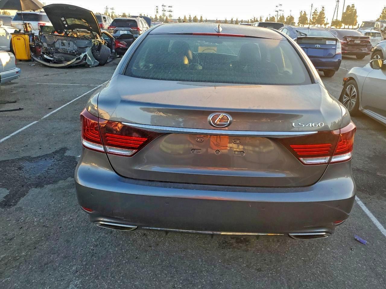 2014 LEXUS LS 460 photo 6
