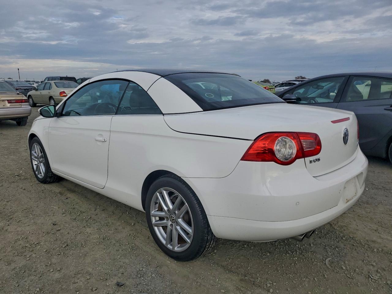 2009 VOLKSWAGEN EOS LUX photo 2