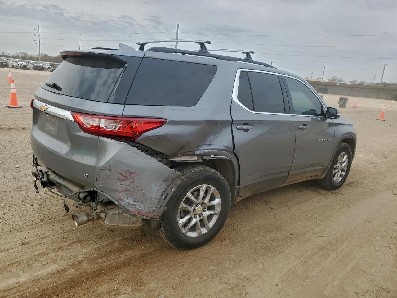 2020 CHEVROLET TRAVERSE LT photo 3