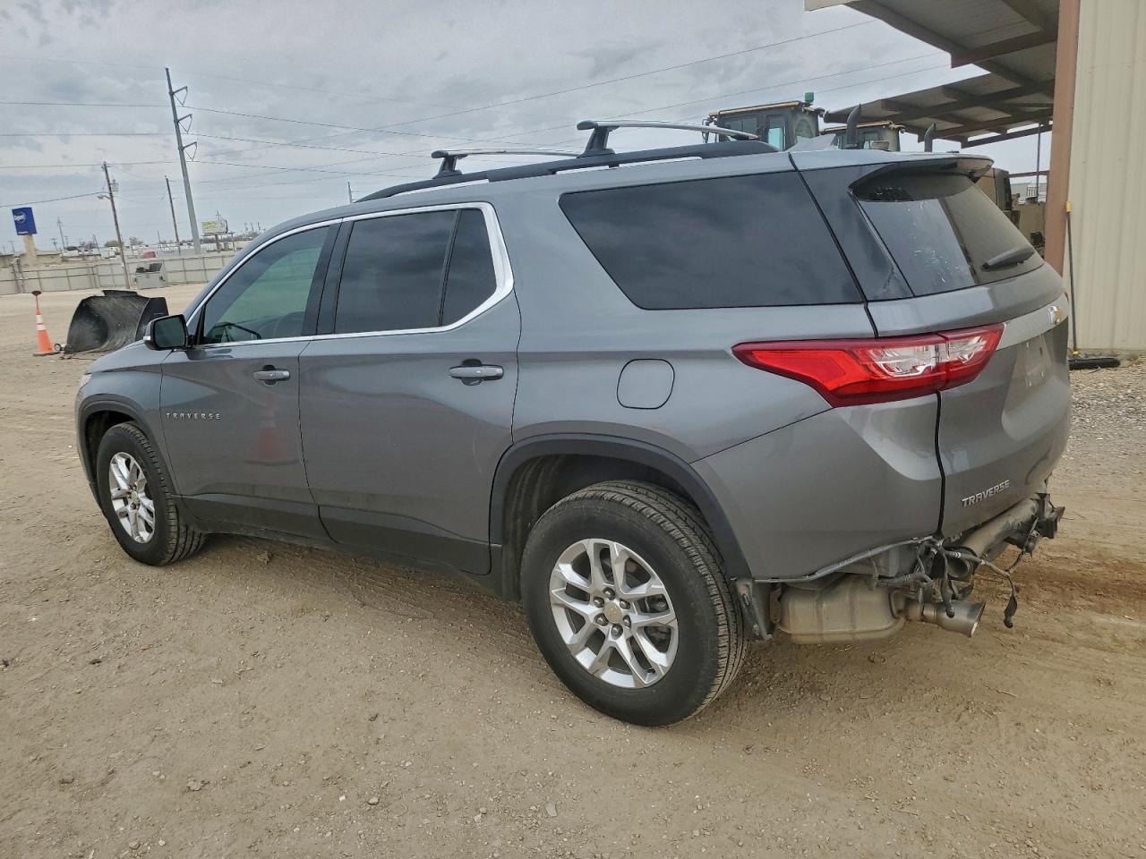 2020 CHEVROLET TRAVERSE LT photo 2