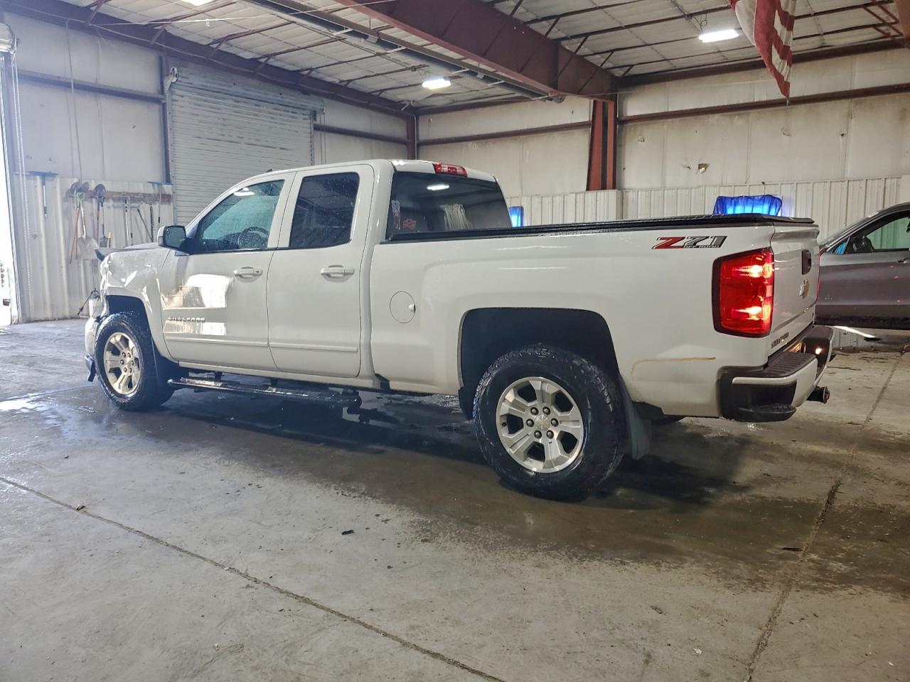 2018 CHEVROLET SILVERADO K1500 LT photo 2