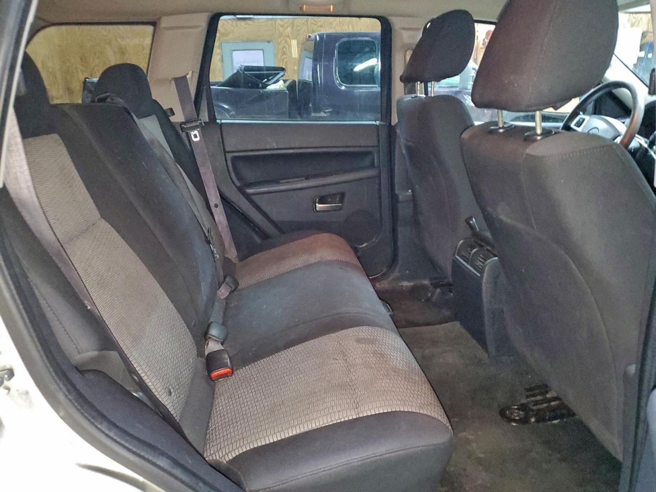 2010 JEEP GRAND CHEROKEE LAREDO photo 31