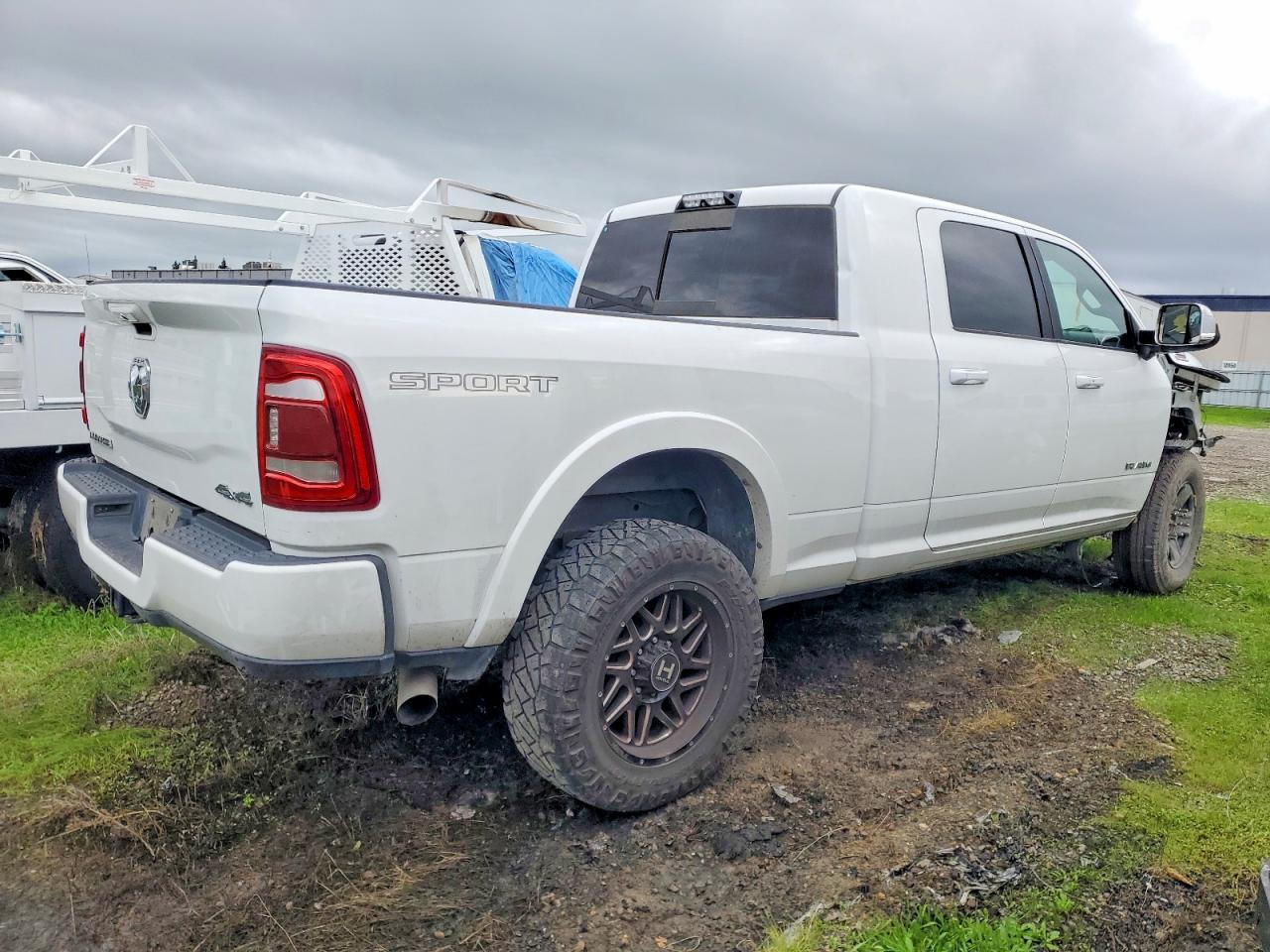2019 RAM 3500 LARAMIE photo 9