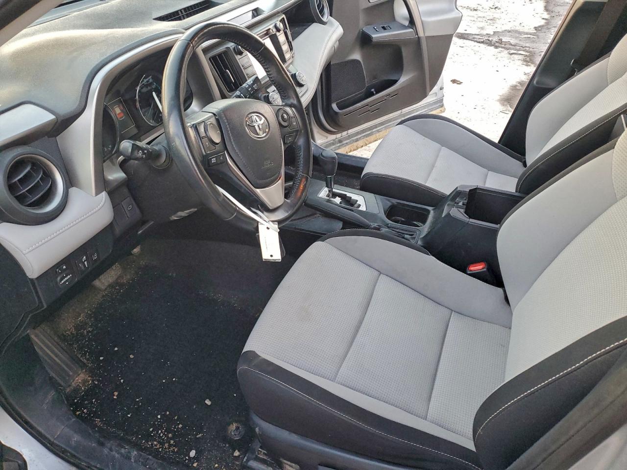 2018 TOYOTA RAV4 HV LE photo 19