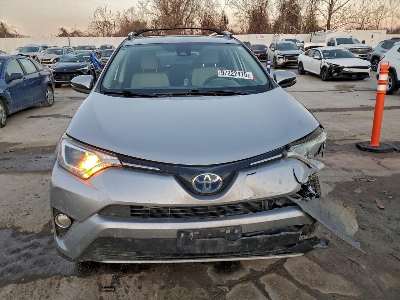 2018 TOYOTA RAV4 HV LE photo 13