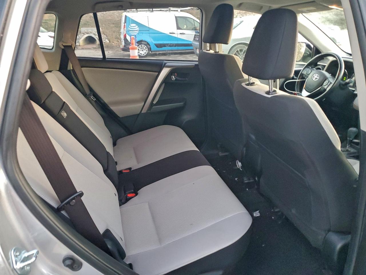 2018 TOYOTA RAV4 HV LE photo 28