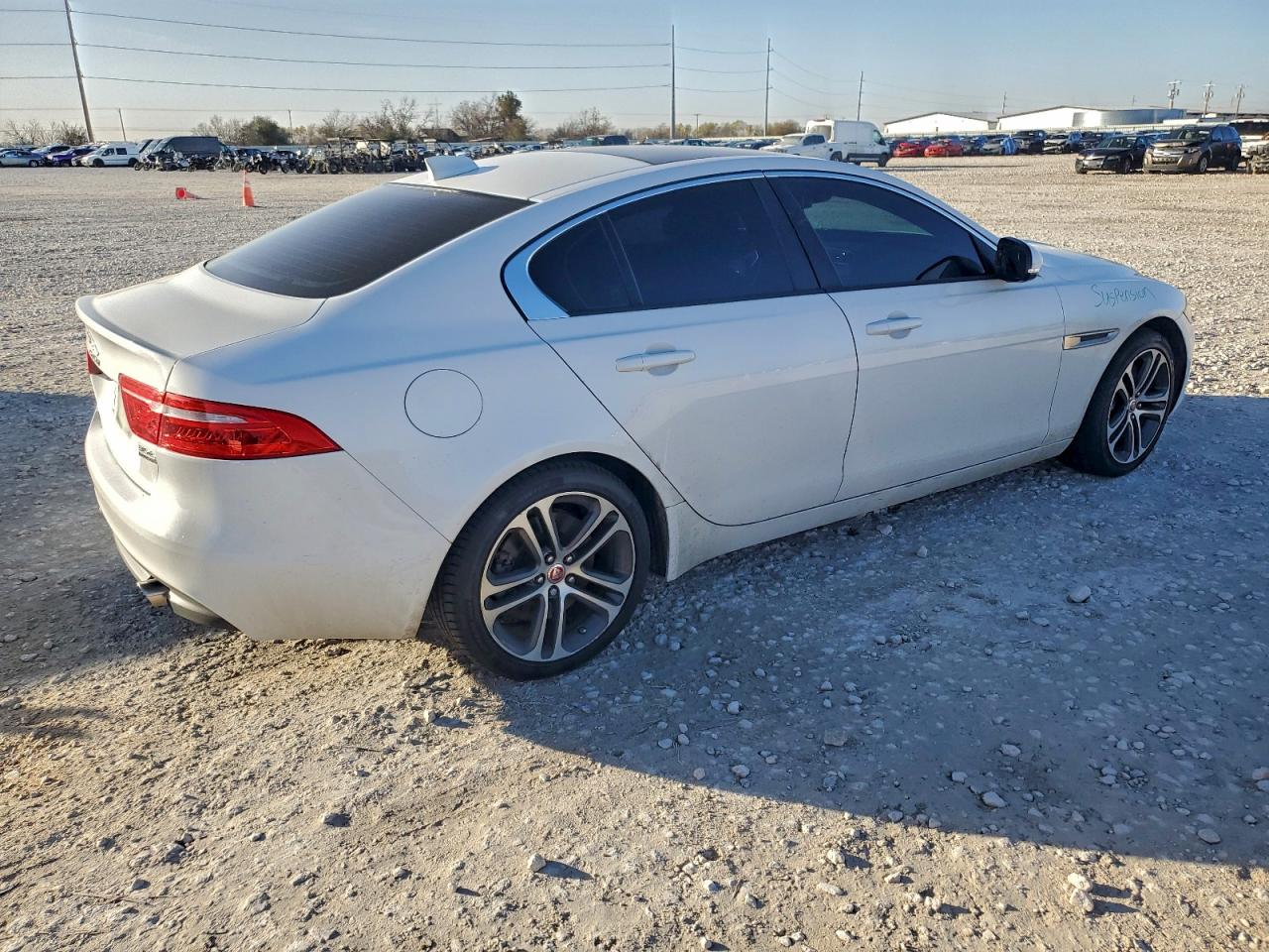 2017 JAGUAR XE PREMIUM photo 5