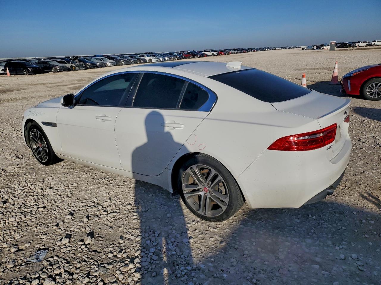 2017 JAGUAR XE PREMIUM photo 3