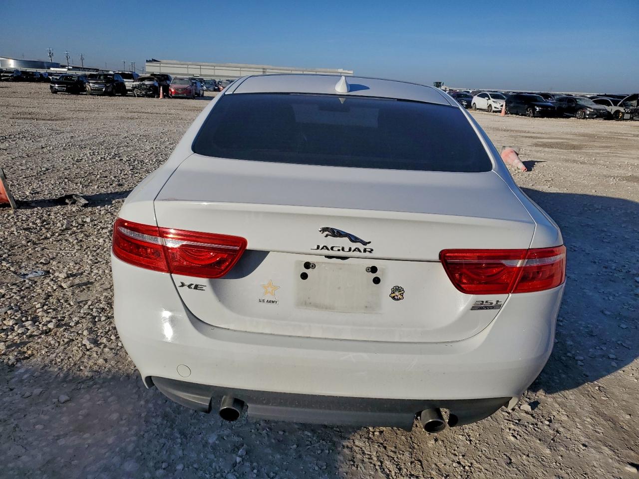 2017 JAGUAR XE PREMIUM photo 11