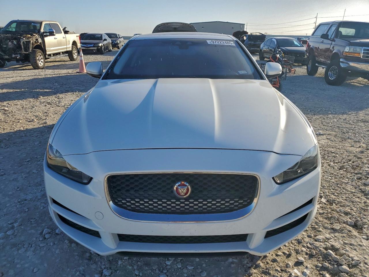 2017 JAGUAR XE PREMIUM photo 9