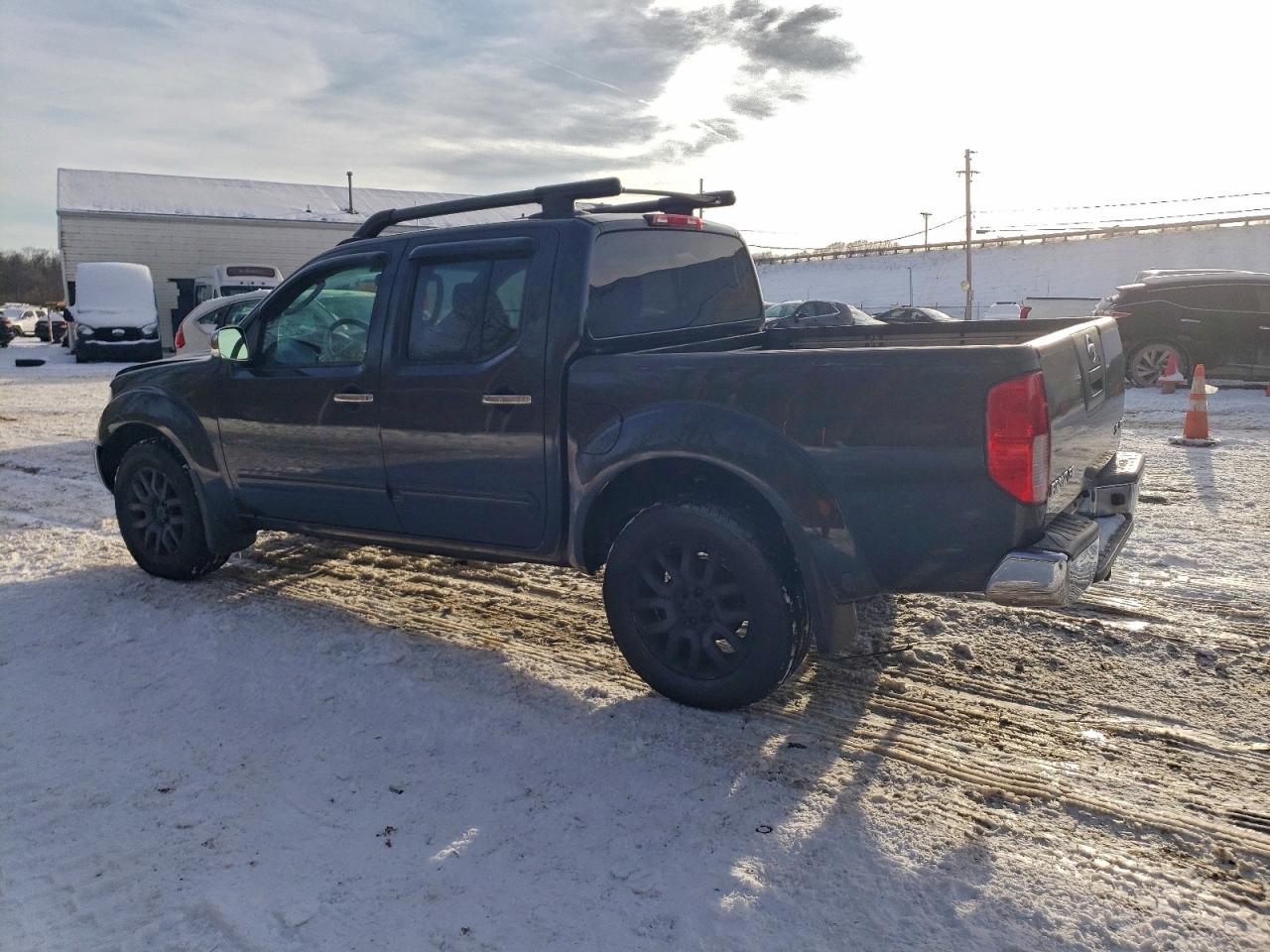 2011 NISSAN FRONTIER S photo 2