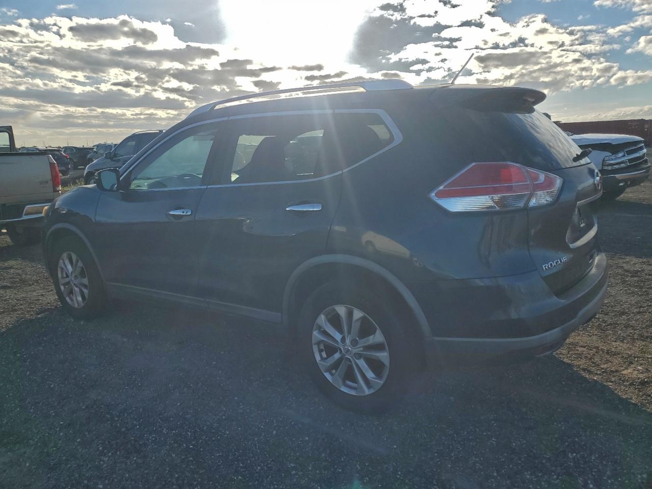 2016 NISSAN ROGUE S photo 2