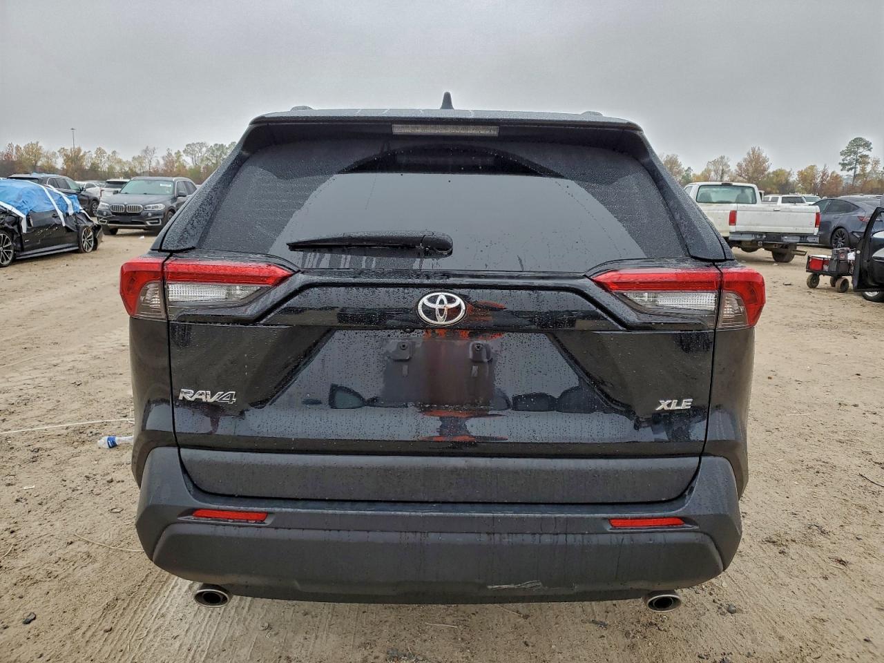 2024 TOYOTA RAV4 XLE photo 16