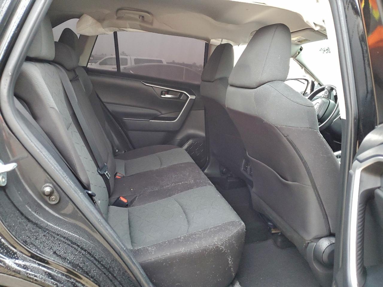 2024 TOYOTA RAV4 XLE photo 31