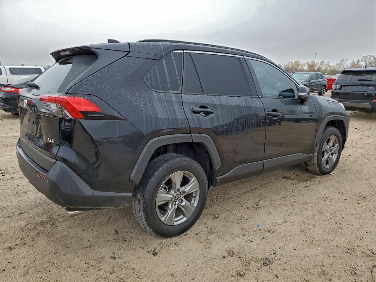 2024 TOYOTA RAV4 XLE photo 7
