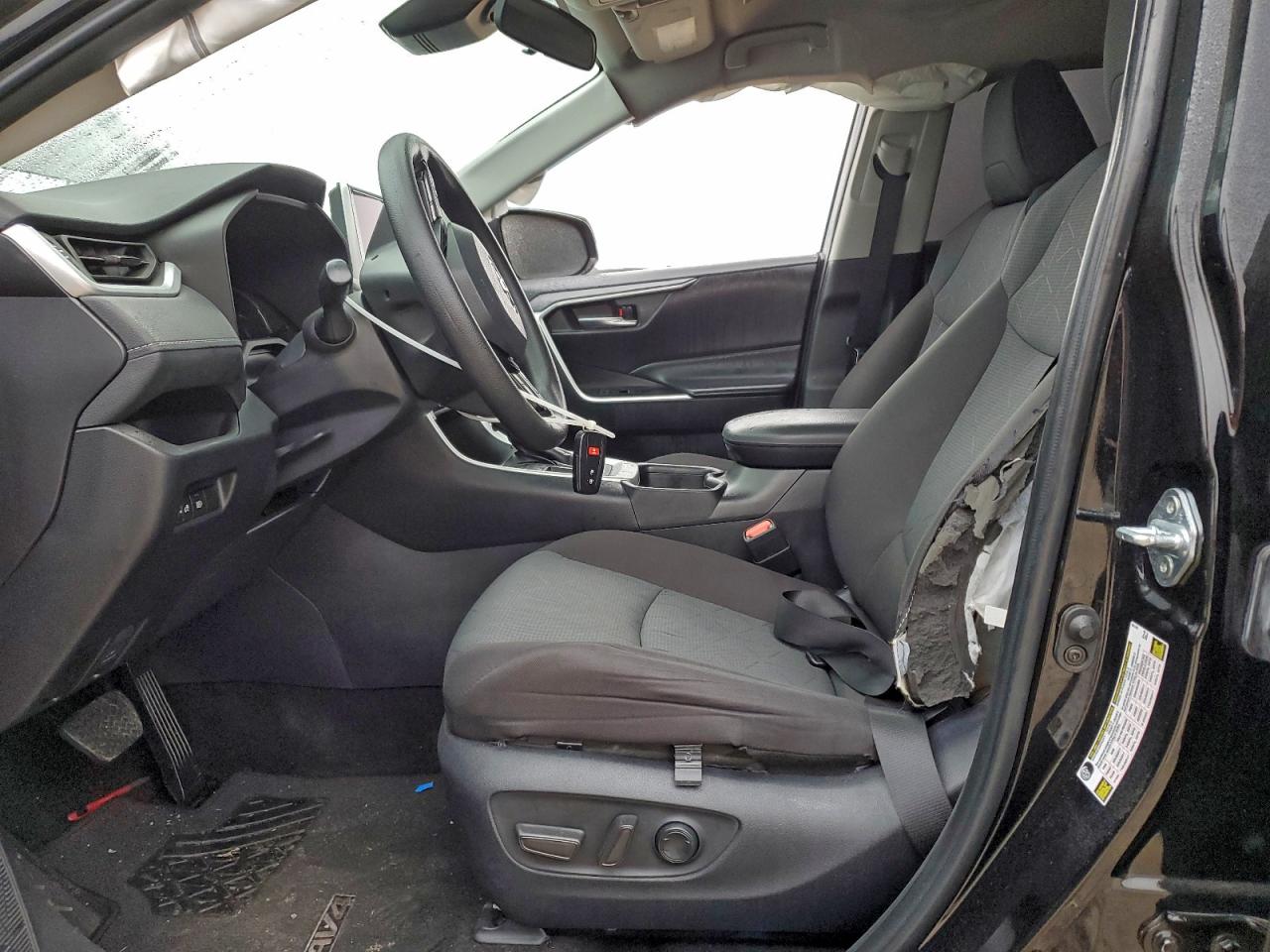 2024 TOYOTA RAV4 XLE photo 19
