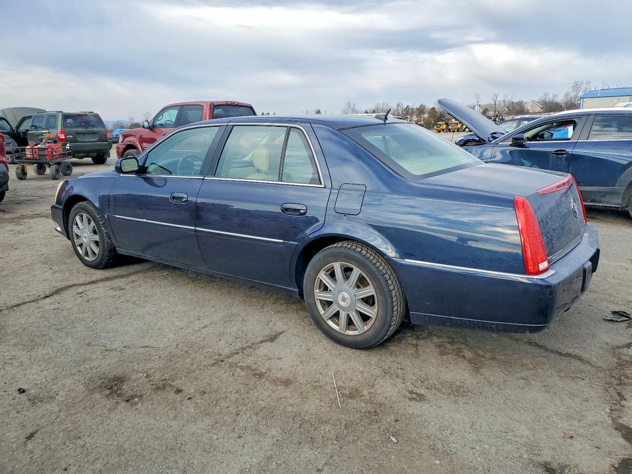 2007 CADILLAC DTS photo 2