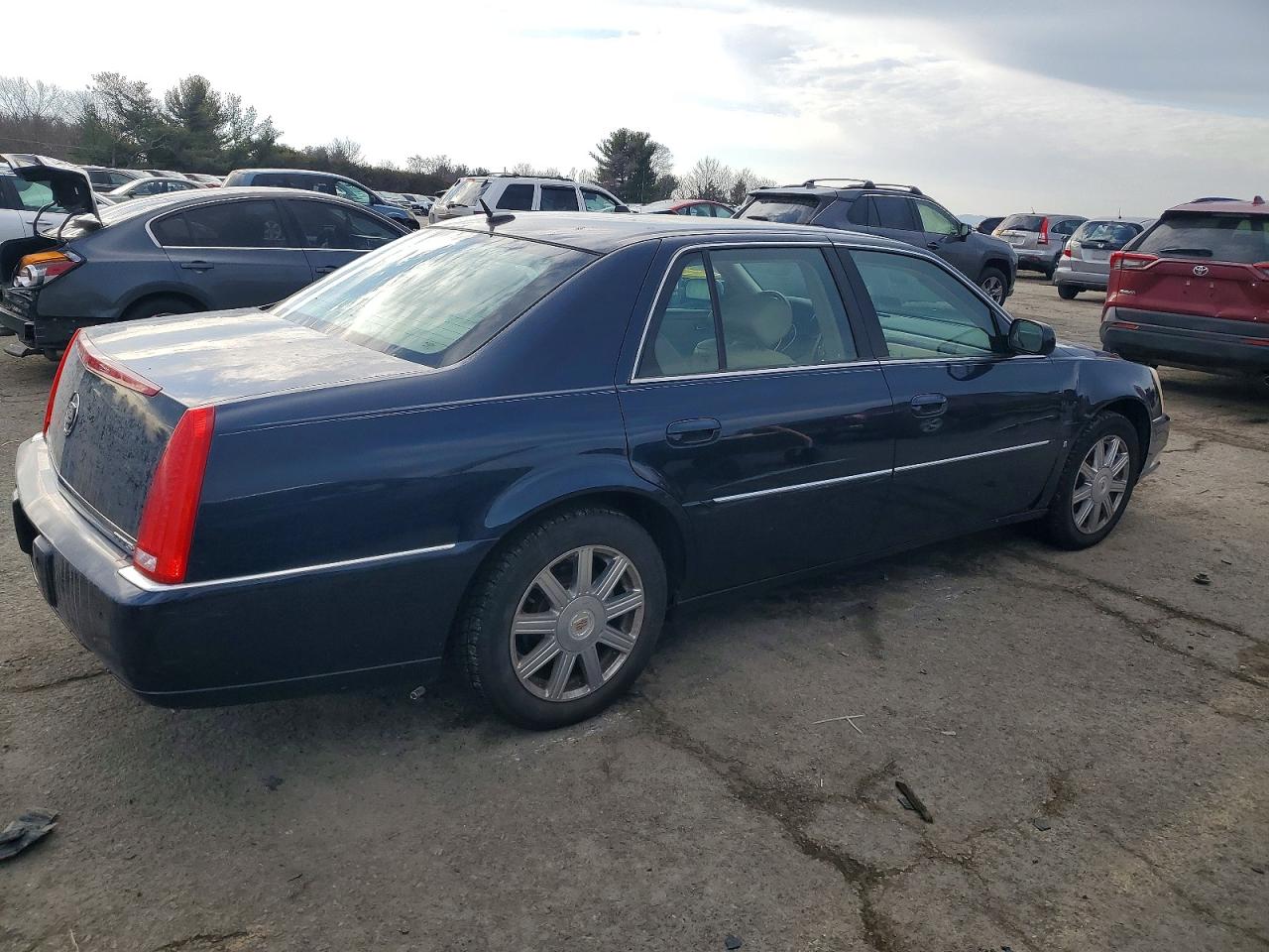 2007 CADILLAC DTS photo 3