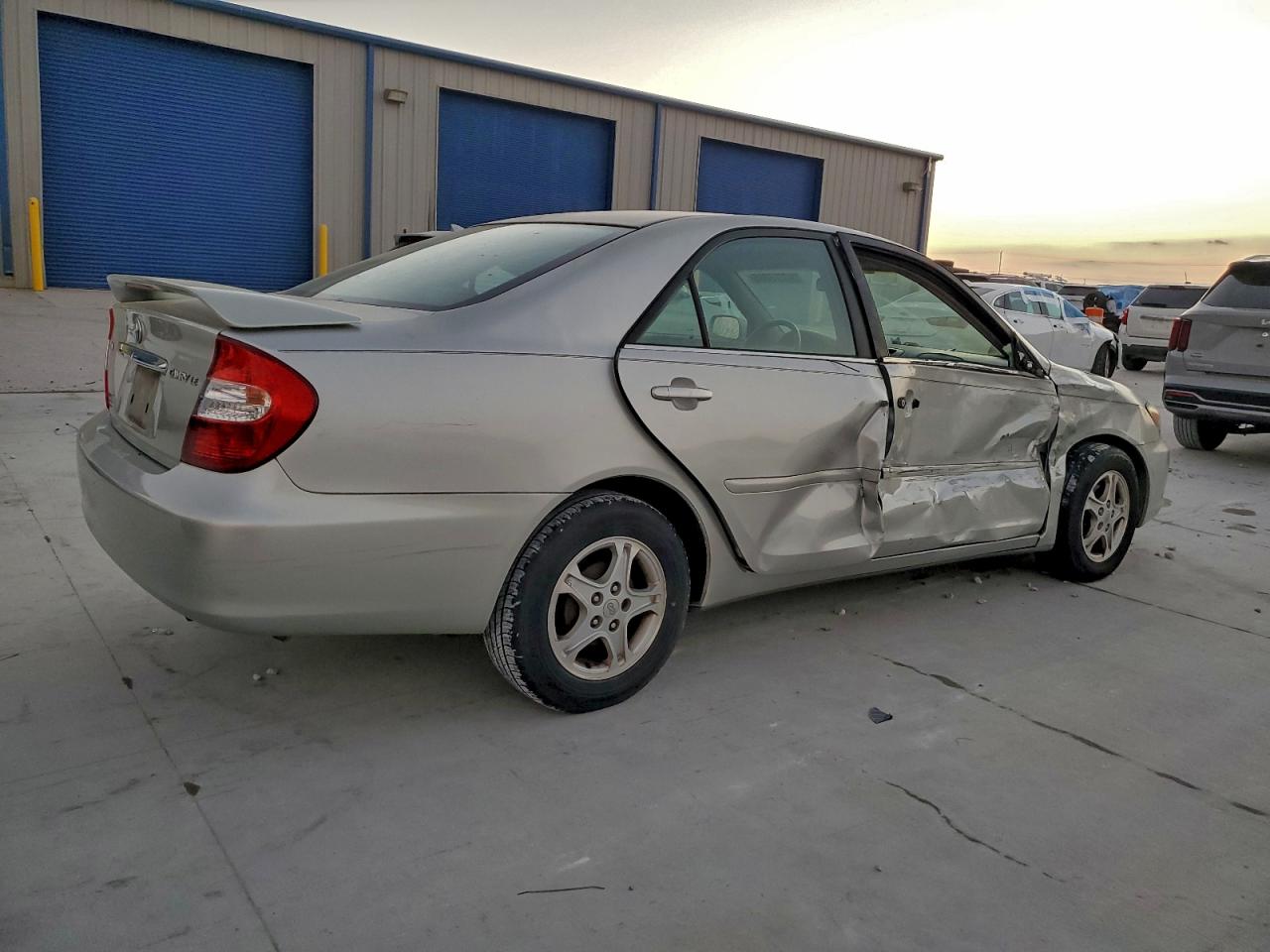 2003 TOYOTA CAMRY LE photo 5