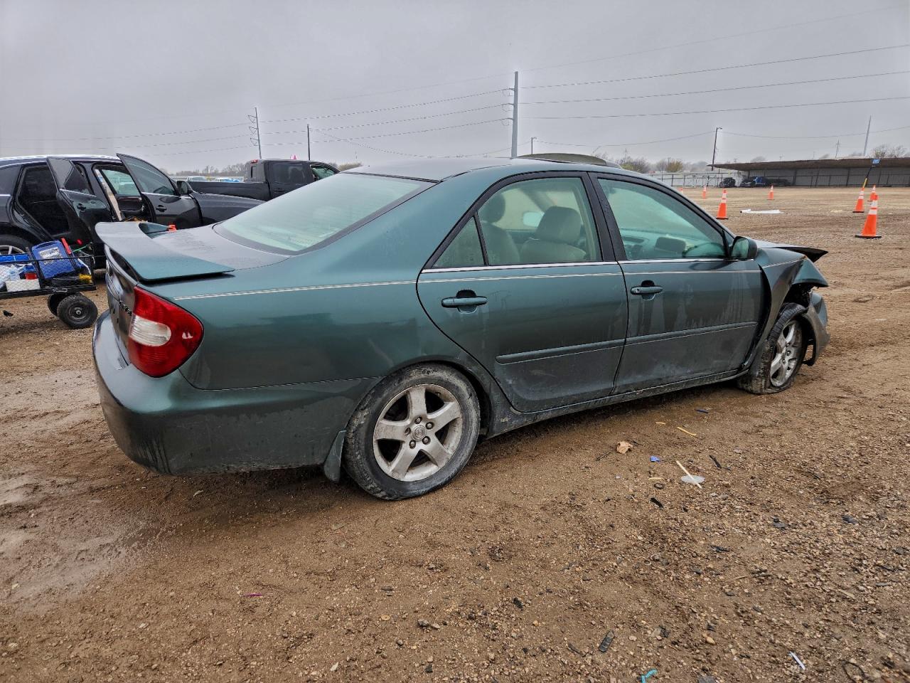 2002 TOYOTA CAMRY LE photo 3