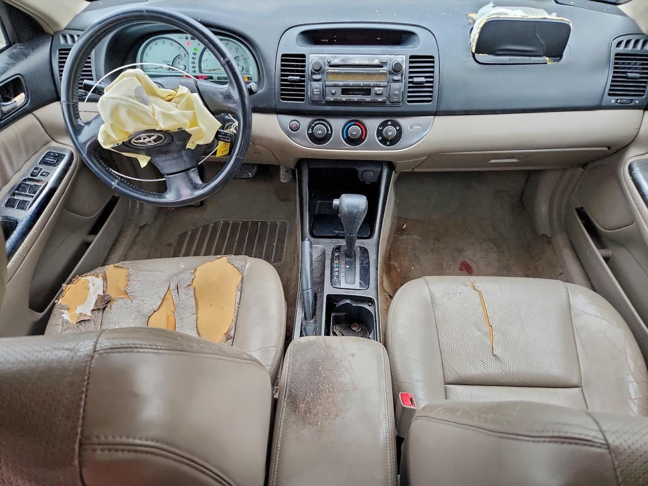 2002 TOYOTA CAMRY LE photo 8