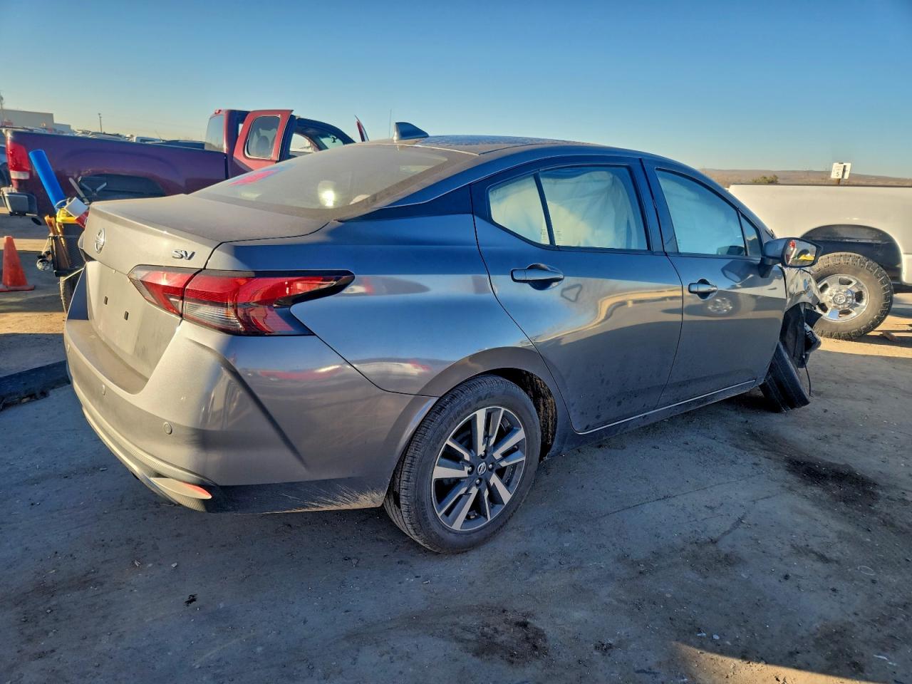 2021 NISSAN VERSA SV photo 5