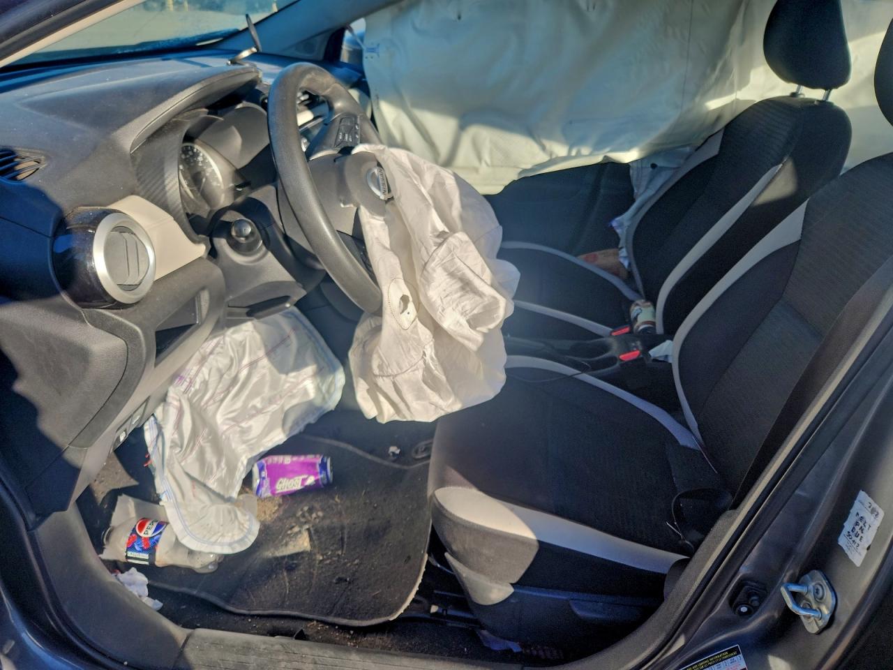 2021 NISSAN VERSA SV photo 13