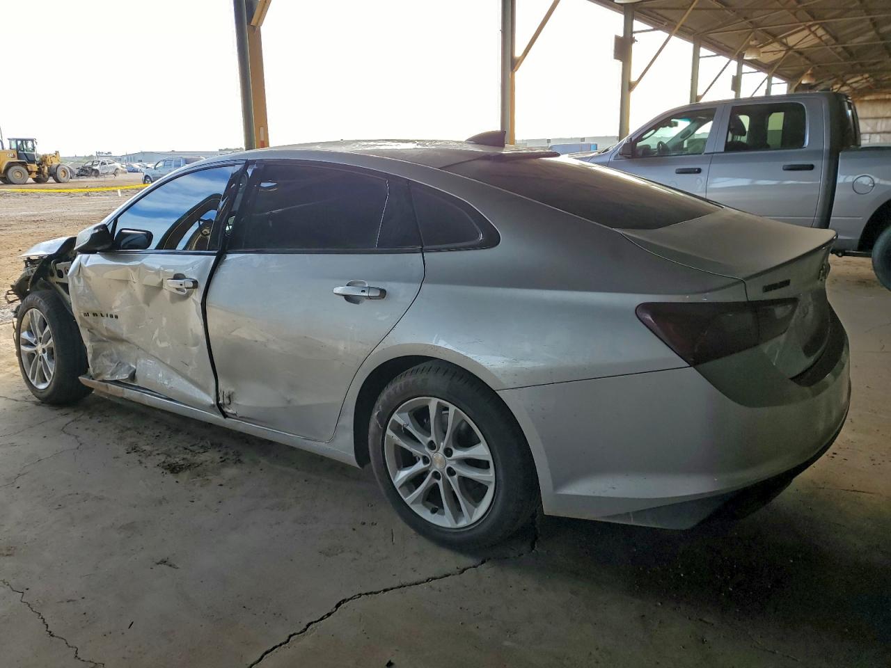 2018 CHEVROLET MALIBU LT photo 2