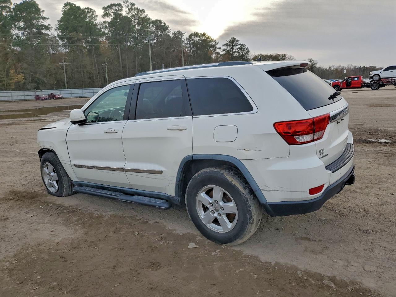 2011 JEEP GRAND CHEROKEE LAREDO photo 4