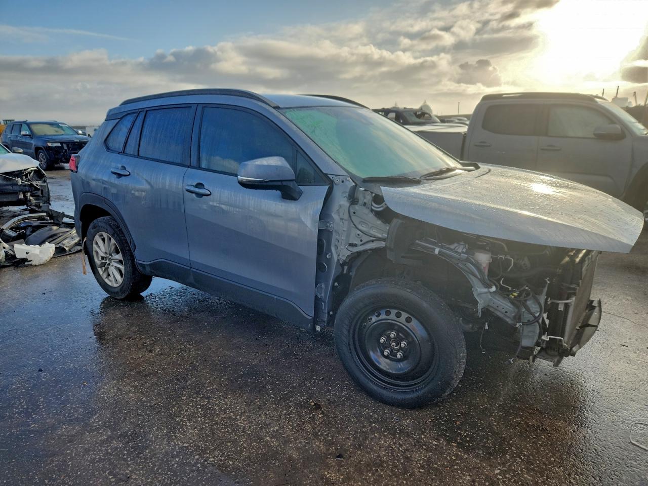 2022 TOYOTA COROLLA CROSS LE photo 4