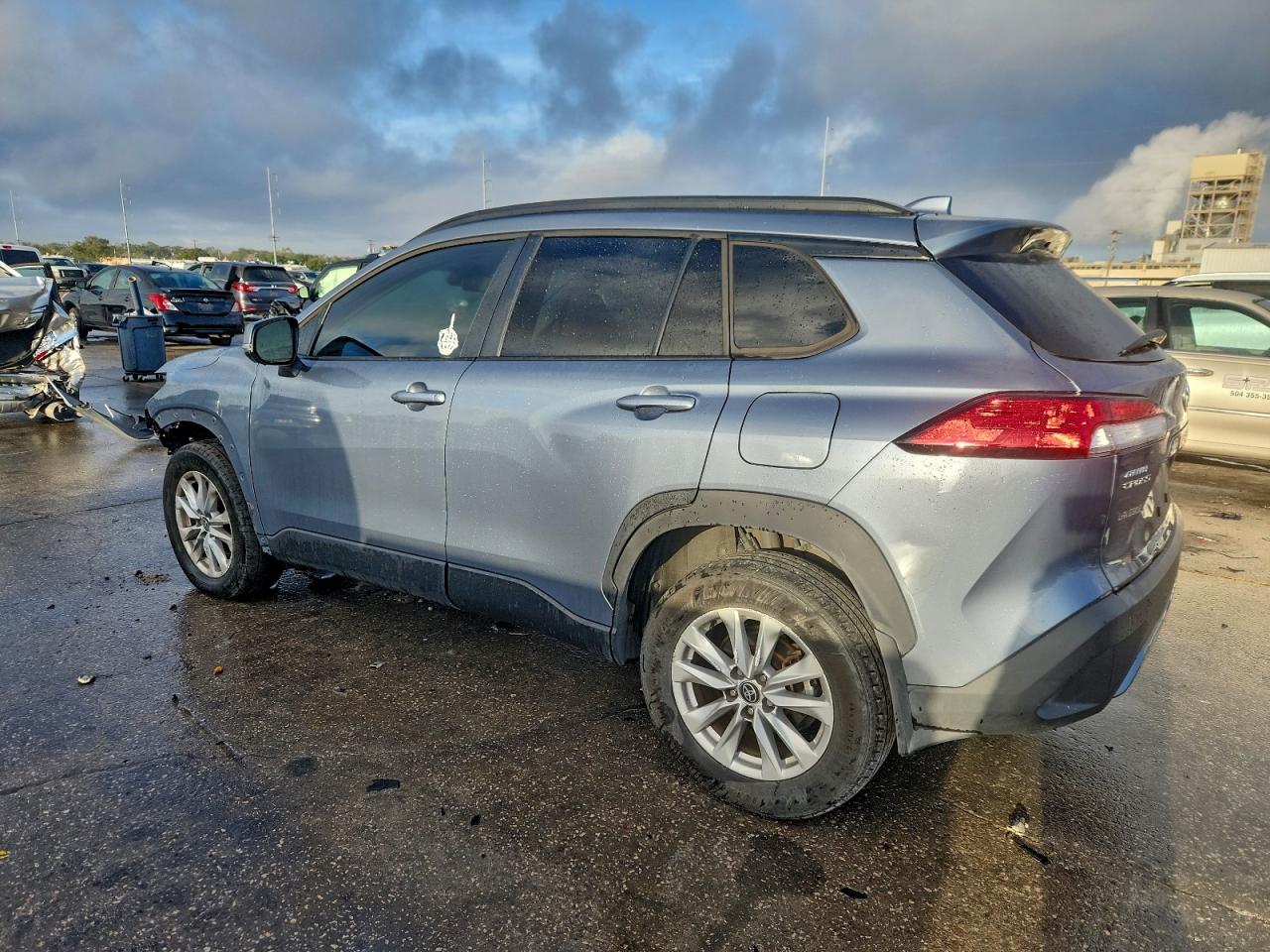 2022 TOYOTA COROLLA CROSS LE photo 2