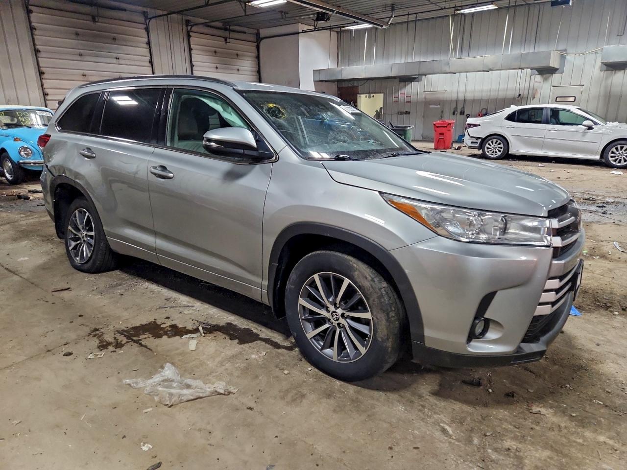 2018 TOYOTA HIGHLANDER SE photo 4