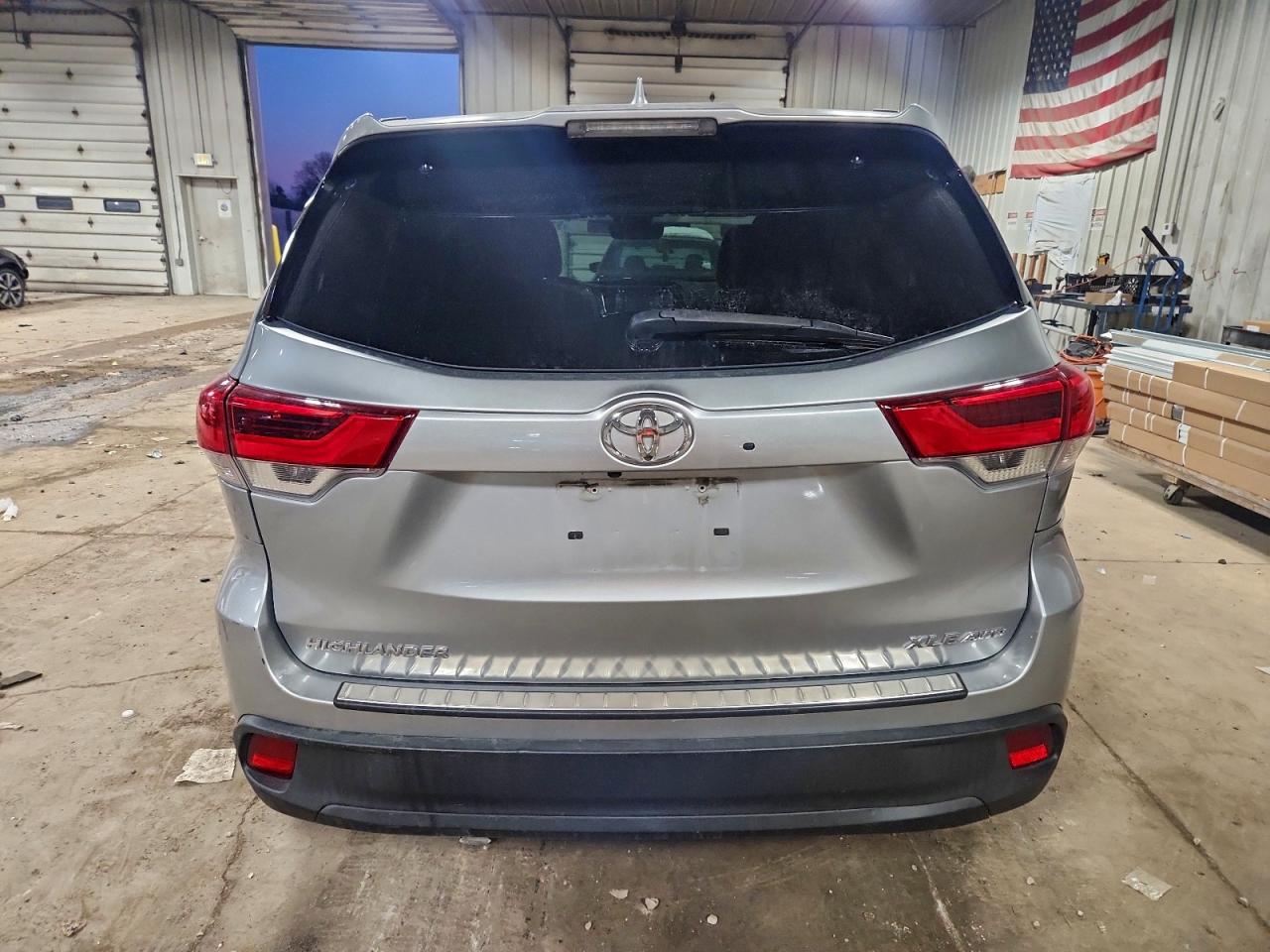 2018 TOYOTA HIGHLANDER SE photo 6