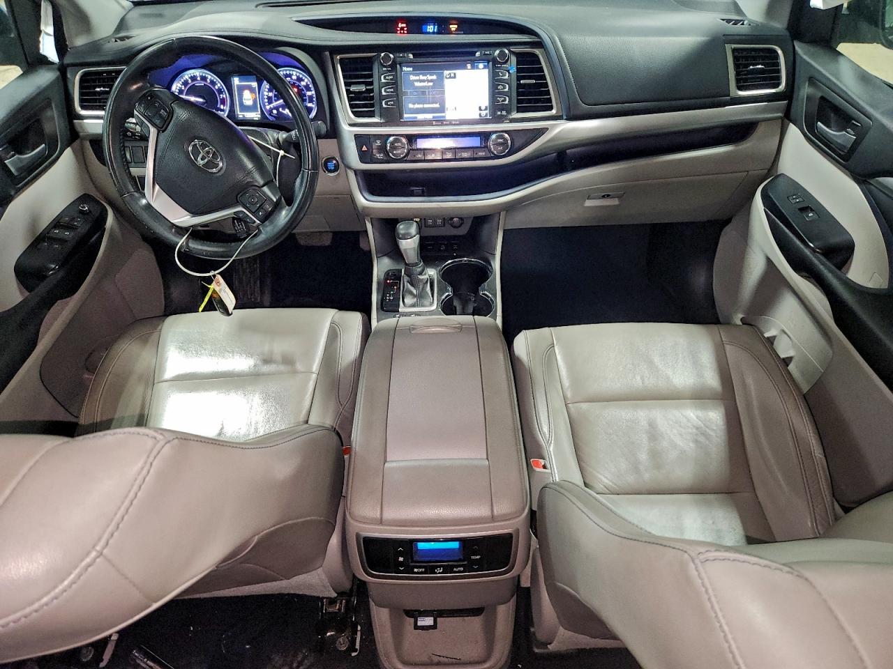 2018 TOYOTA HIGHLANDER SE photo 8