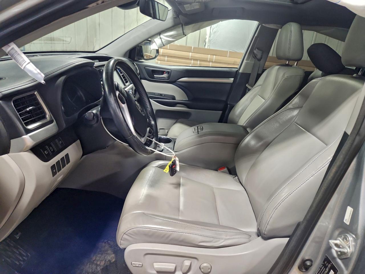 2018 TOYOTA HIGHLANDER SE photo 7