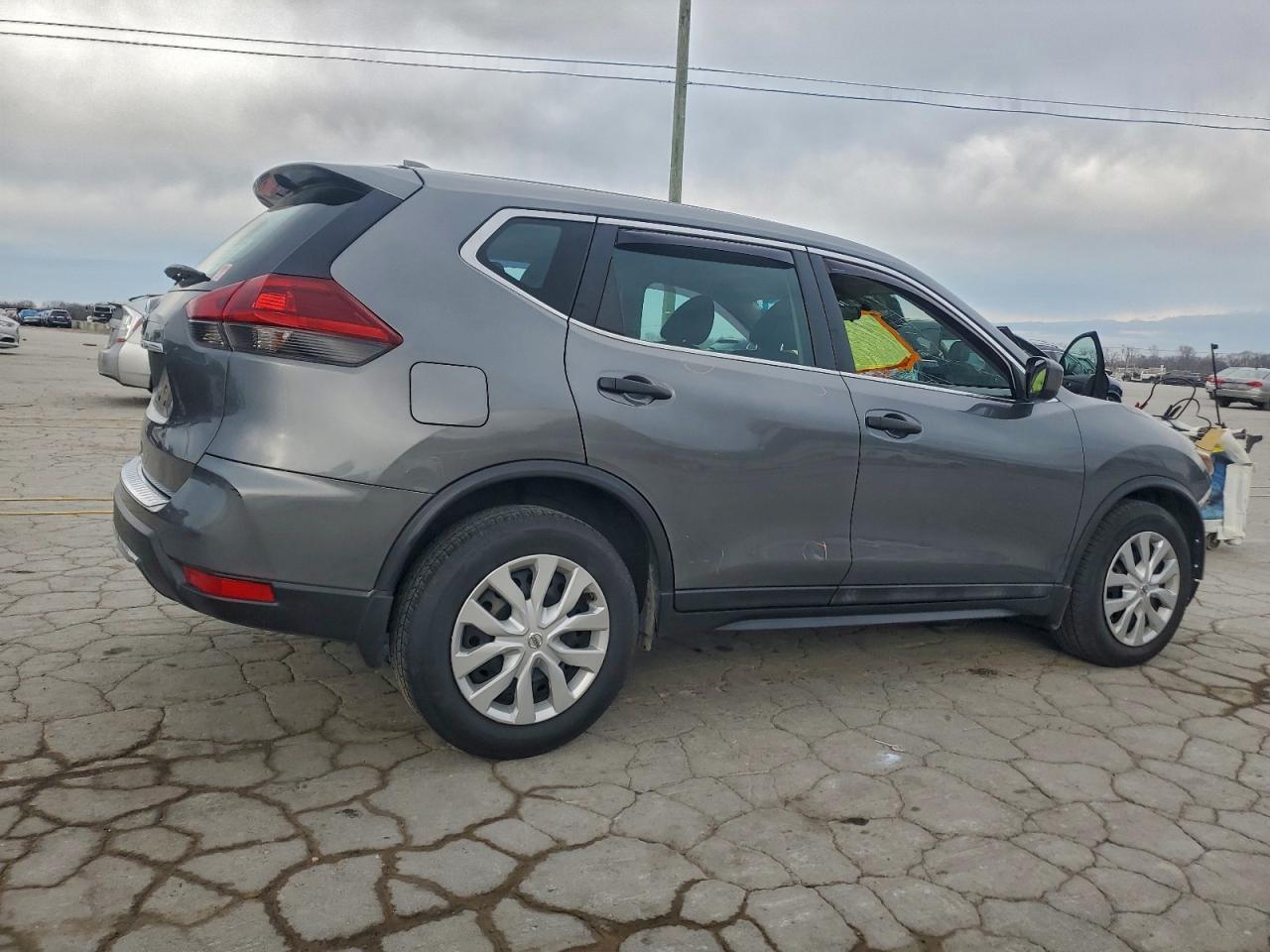 2018 NISSAN ROGUE S photo 3