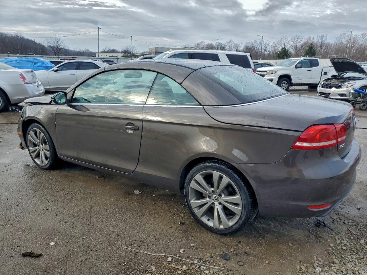 2013 VOLKSWAGEN EOS LUX photo 3