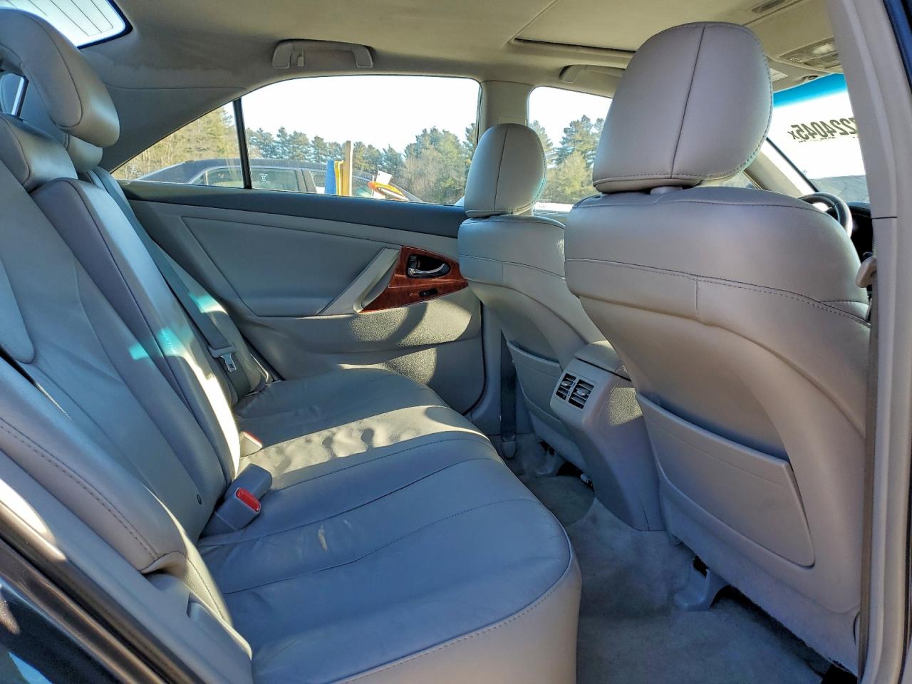 2010 TOYOTA CAMRY SE photo 10