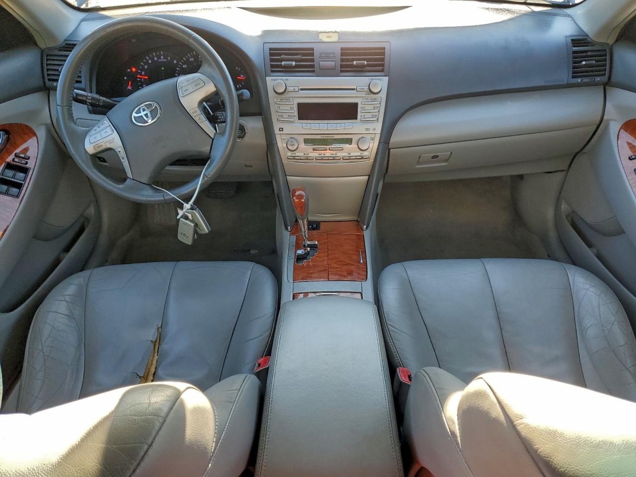 2010 TOYOTA CAMRY SE photo 8