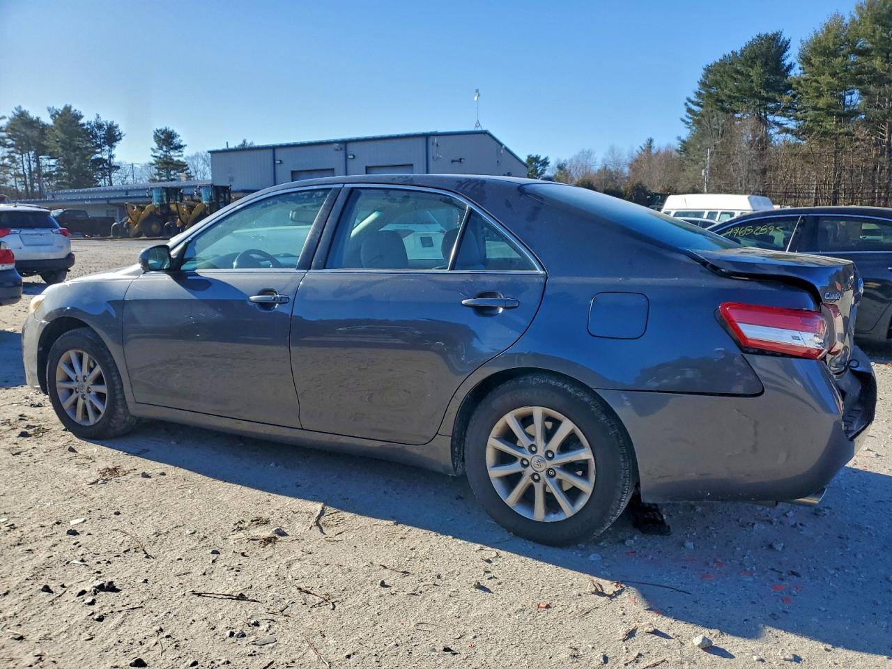 2010 TOYOTA CAMRY SE photo 2